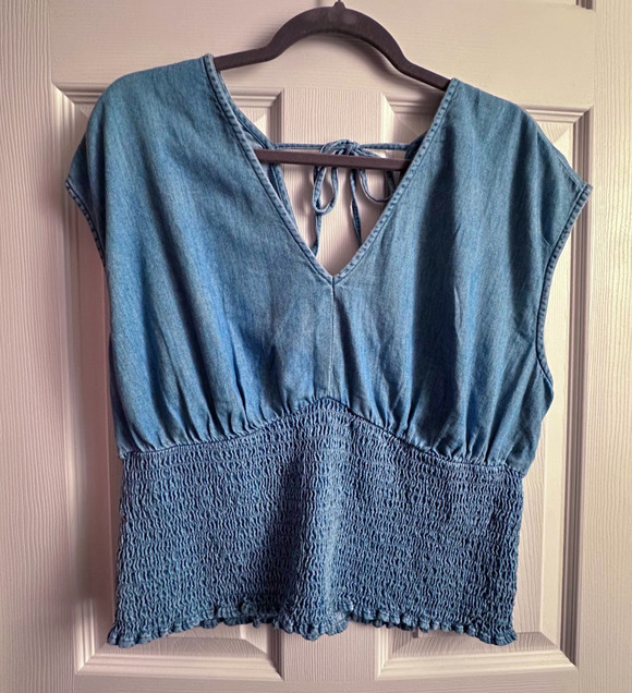 Old Navy Tops - Old Navy Womens Large Blue Cotton Chambray Smocked Waist Defined V-Neck Boho Top